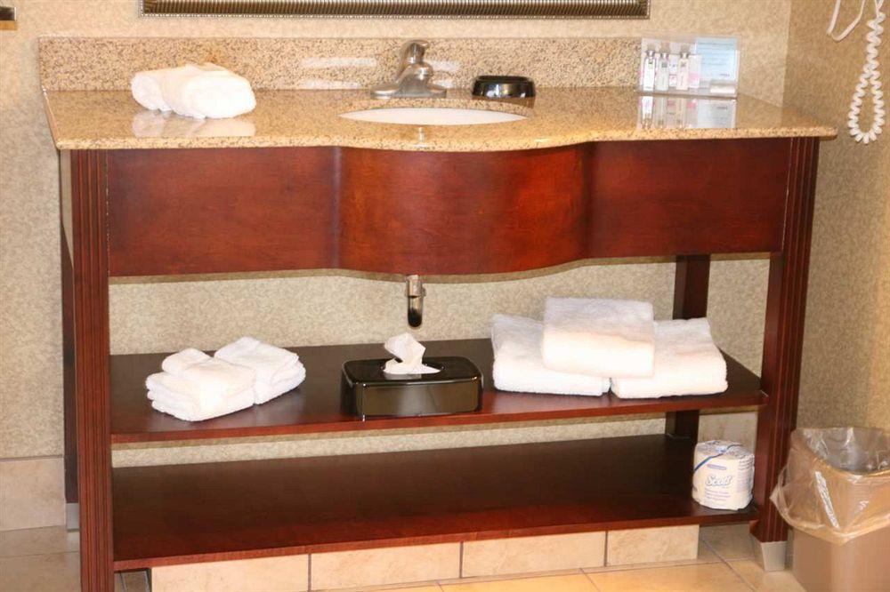 Hampton Inn & Suites Toledo-Perrysburg Rossford Bilik gambar