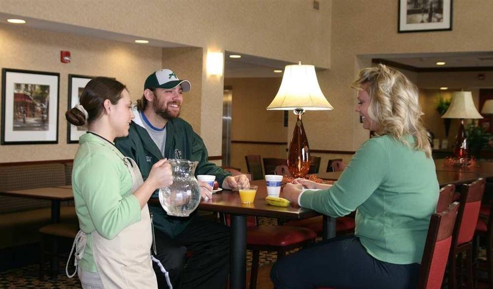 Hampton Inn & Suites Toledo-Perrysburg Rossford Restoran gambar