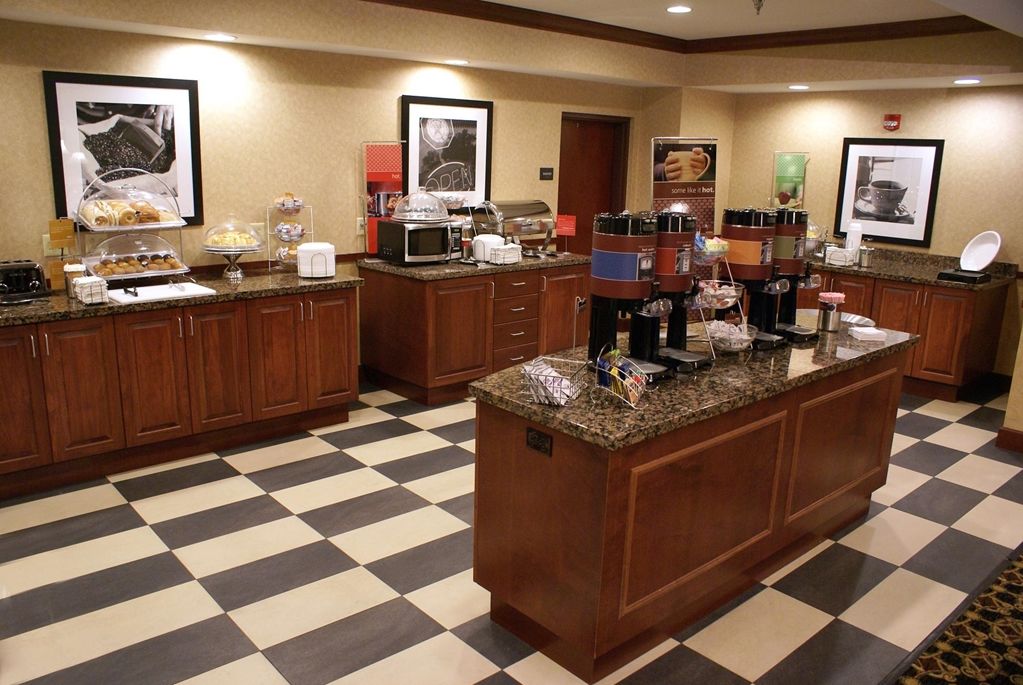 Hampton Inn & Suites Toledo-Perrysburg Rossford Restoran gambar