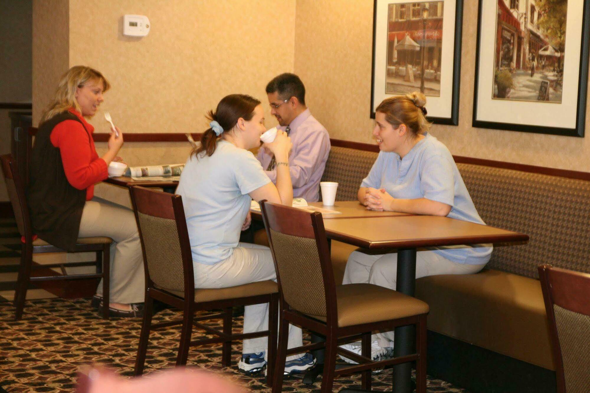 Hampton Inn & Suites Toledo-Perrysburg Rossford Restoran gambar